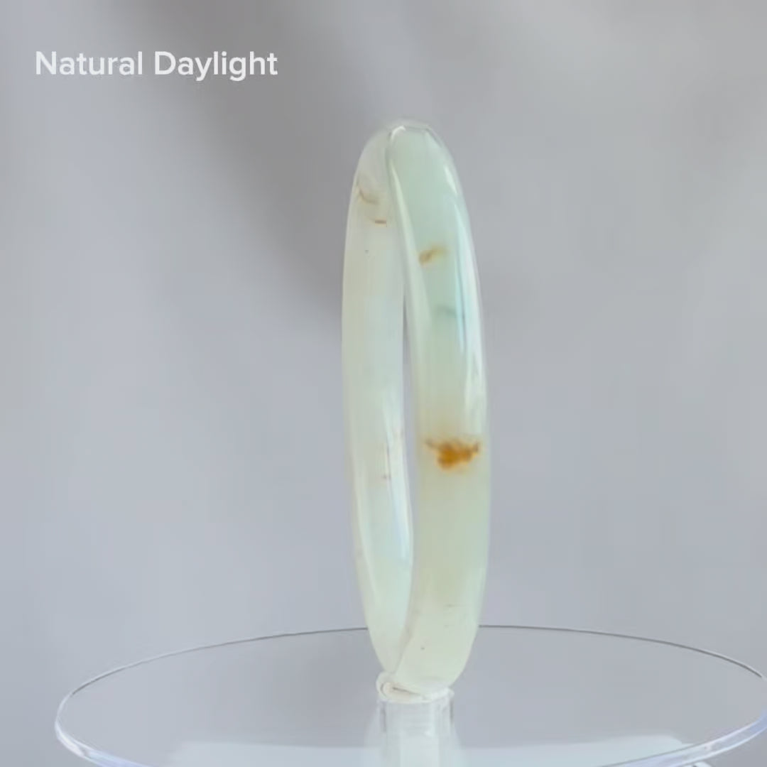 Golden Blossoms on First Snow Jadeite Bangle 54.6mm 雪里金桂