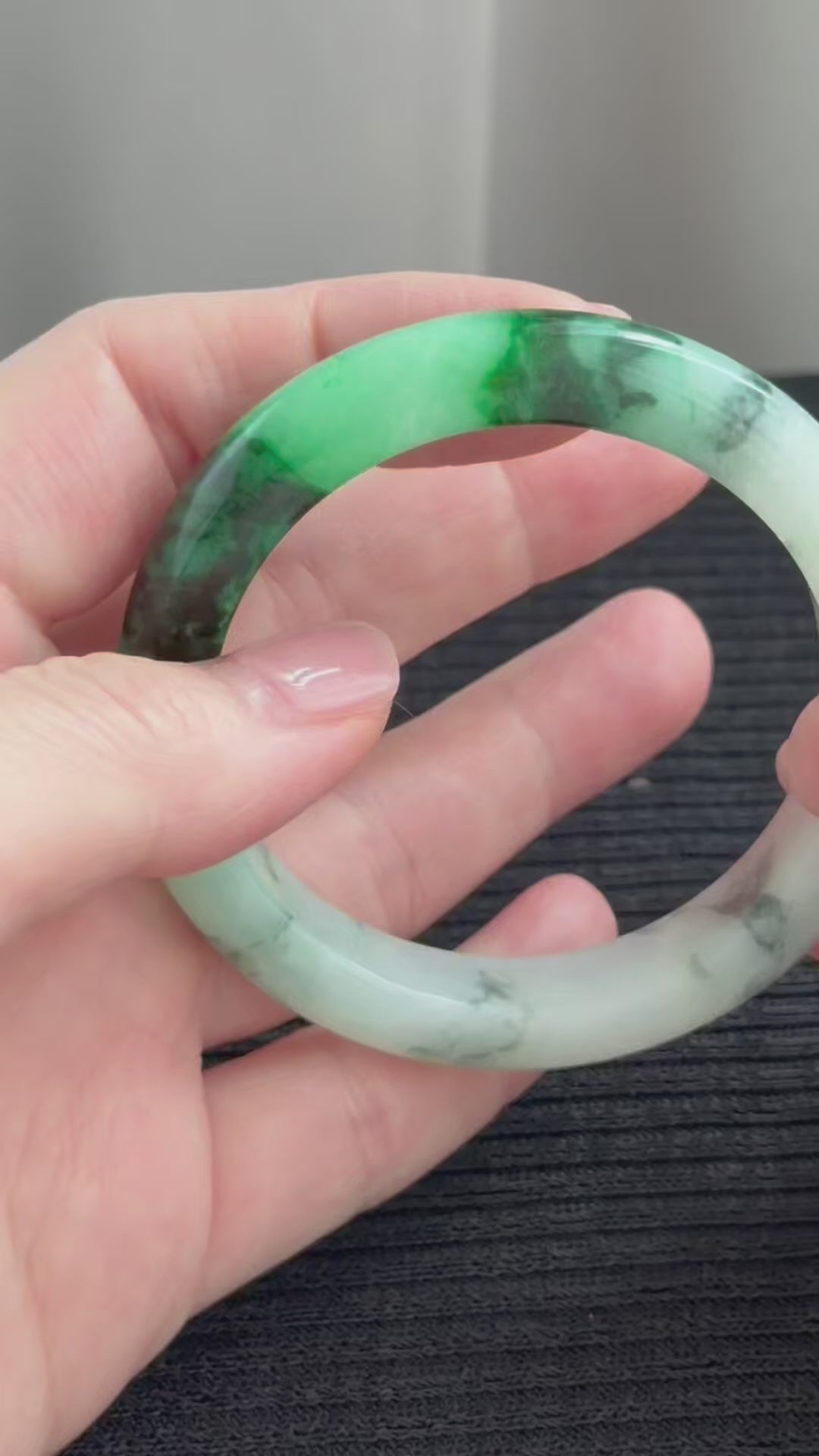 The Emerald Silk-Road Jadeite Bangle 54.3mm 碧丝万缕