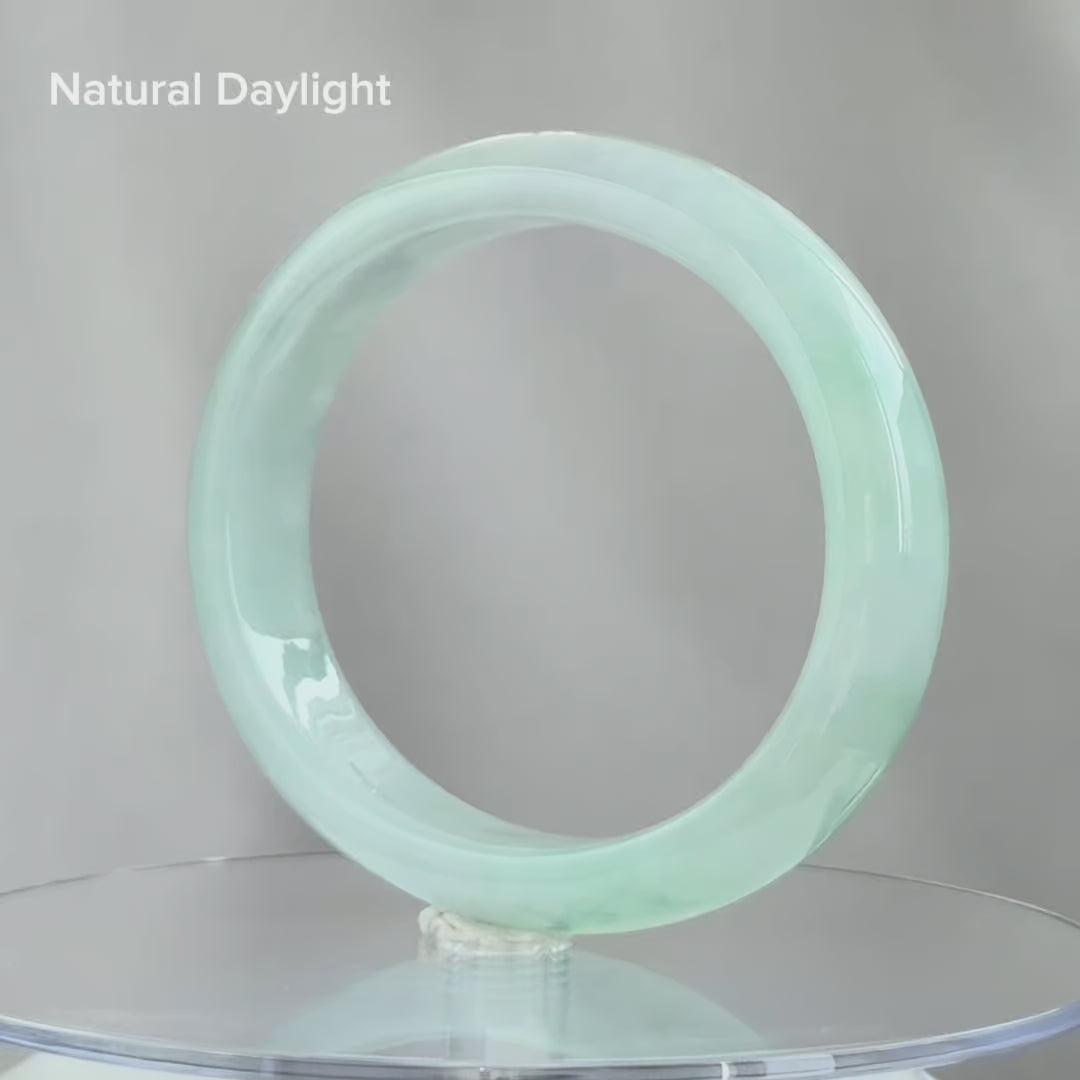 Blooming Breeze Oval Jadeite Bangle 51.9mm 翠绽清风