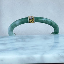 Load image into Gallery viewer, 70355 54.5mm Chantilly Lace Series Slim Cut Green Rounded Jadeite Bangle
