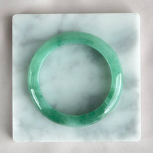 Load image into Gallery viewer, 10455 55.0mm Full Bright Green Jadeite Bangle
