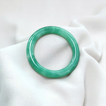 Load image into Gallery viewer, 111352 52.0mm Full Bright Green Rounded Jadeite Bangle
