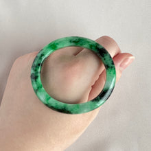 Load image into Gallery viewer, 102653 53.2mm Intense Green Oval Jadeite Bangle
