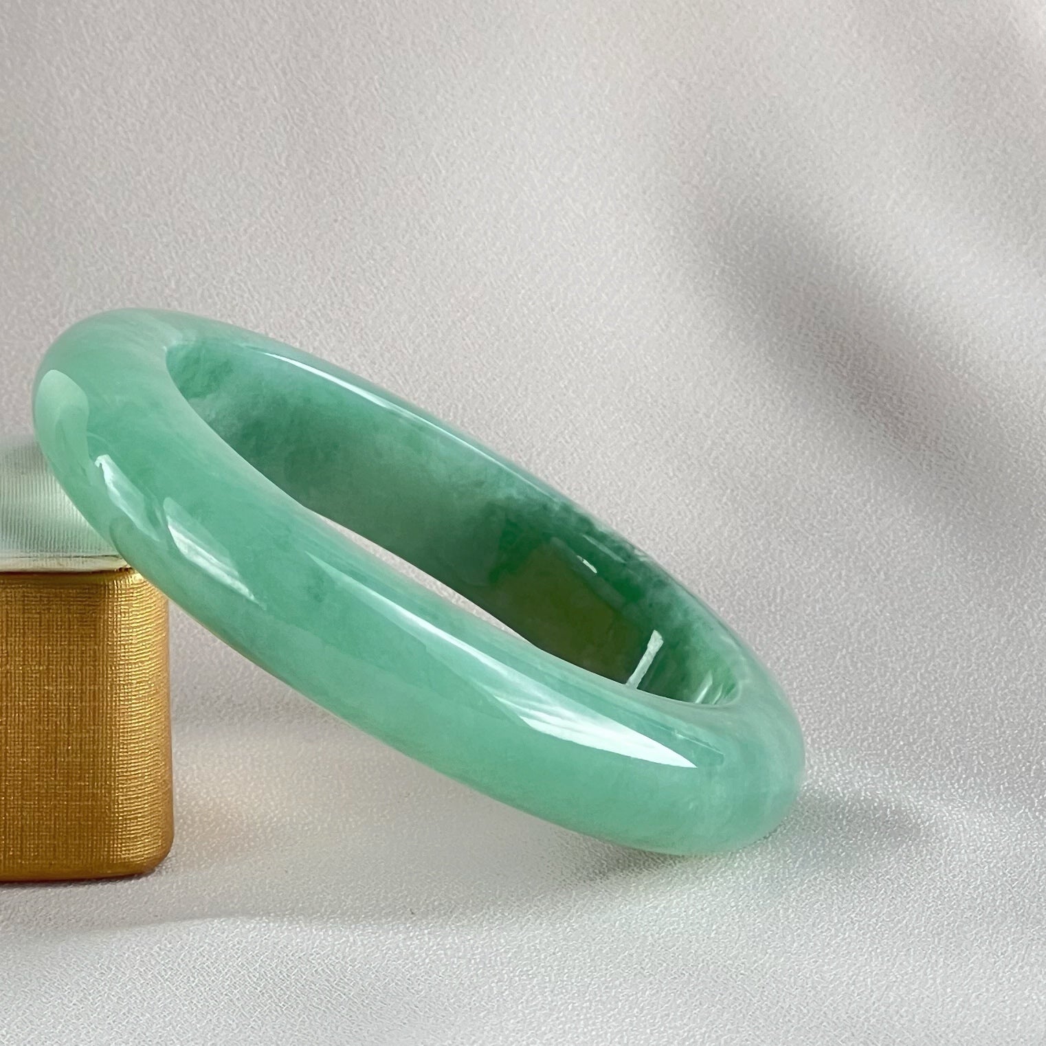 10455 55.0mm Full Bright Green Jadeite Bangle