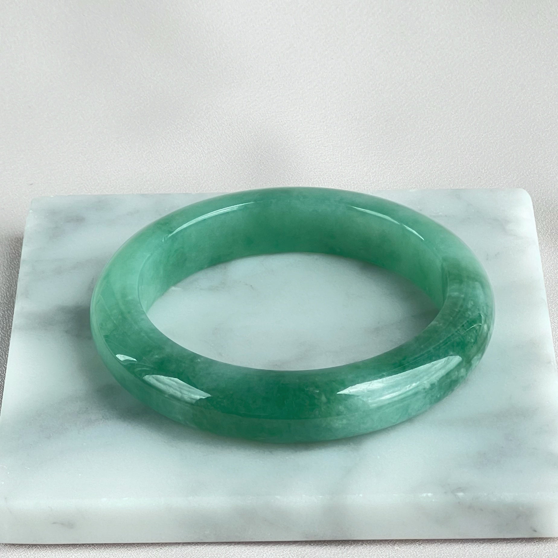 10455 55.0mm Full Bright Green Jadeite Bangle