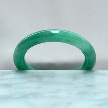 Load image into Gallery viewer, 111352 52.0mm Full Bright Green Rounded Jadeite Bangle
