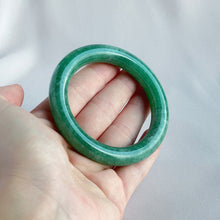 Load image into Gallery viewer, 41857 57.0mm Full Intense Bright Green Rounded Jadeite Bangle
