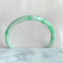Load image into Gallery viewer, 71258 57.8mm Slim Cut Rounded Jadeite Bangle Baby Green with Bright Green Floral
