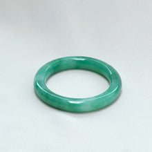 Load image into Gallery viewer, 111352 52.0mm Full Bright Green Rounded Jadeite Bangle
