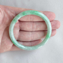 Load image into Gallery viewer, 71258 57.8mm Slim Cut Rounded Jadeite Bangle Baby Green with Bright Green Floral

