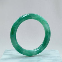 Load image into Gallery viewer, 111352 52.0mm Full Bright Green Rounded Jadeite Bangle
