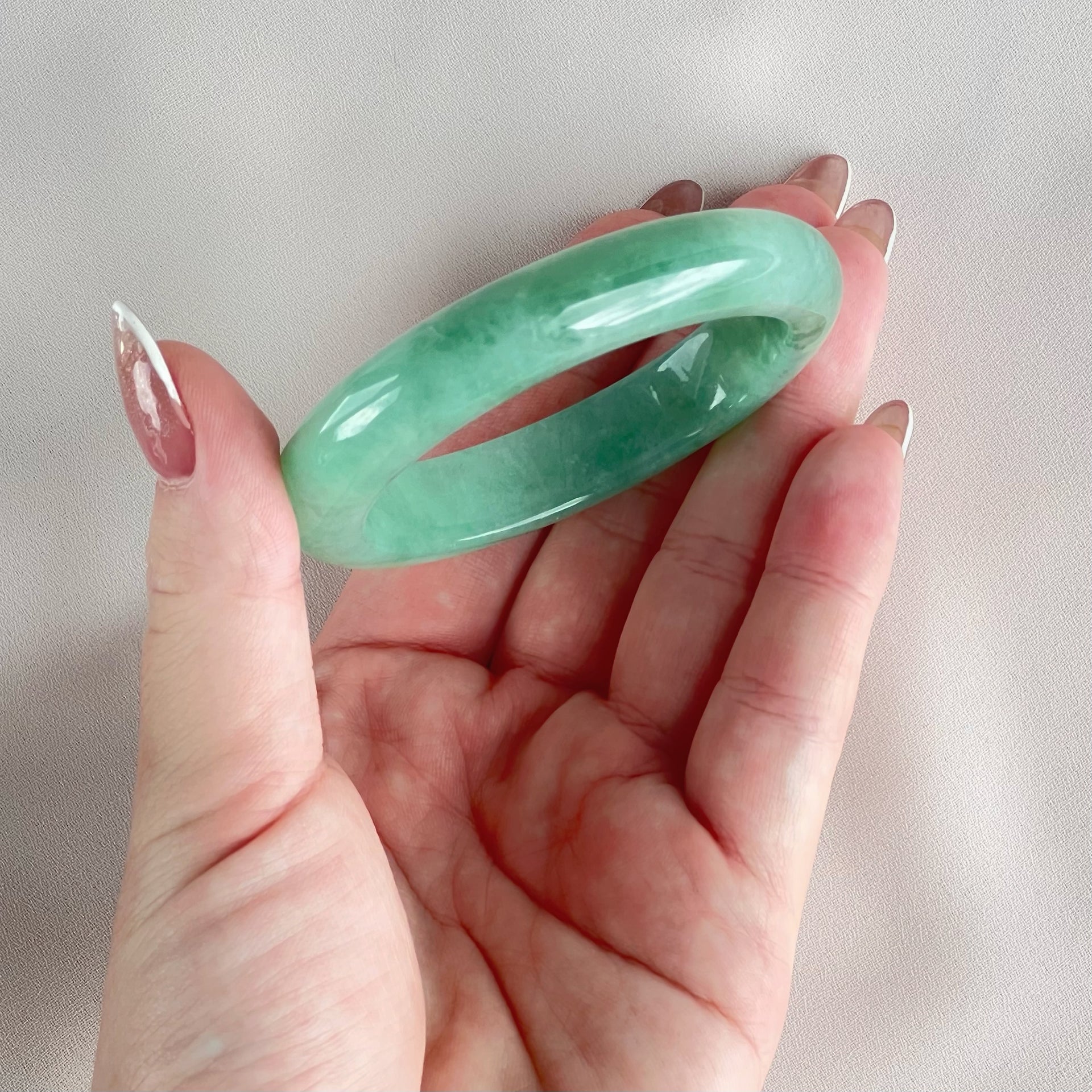 10455 55.0mm Full Bright Green Jadeite Bangle