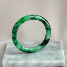 Load image into Gallery viewer, 102653 53.2mm Intense Green Oval Jadeite Bangle
