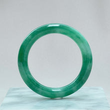 Load image into Gallery viewer, 111352 52.0mm Full Bright Green Rounded Jadeite Bangle
