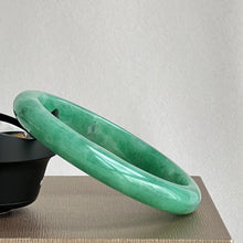 Load image into Gallery viewer, 111853 53.8mm Oval Full Bright Green Jadeite Bangle
