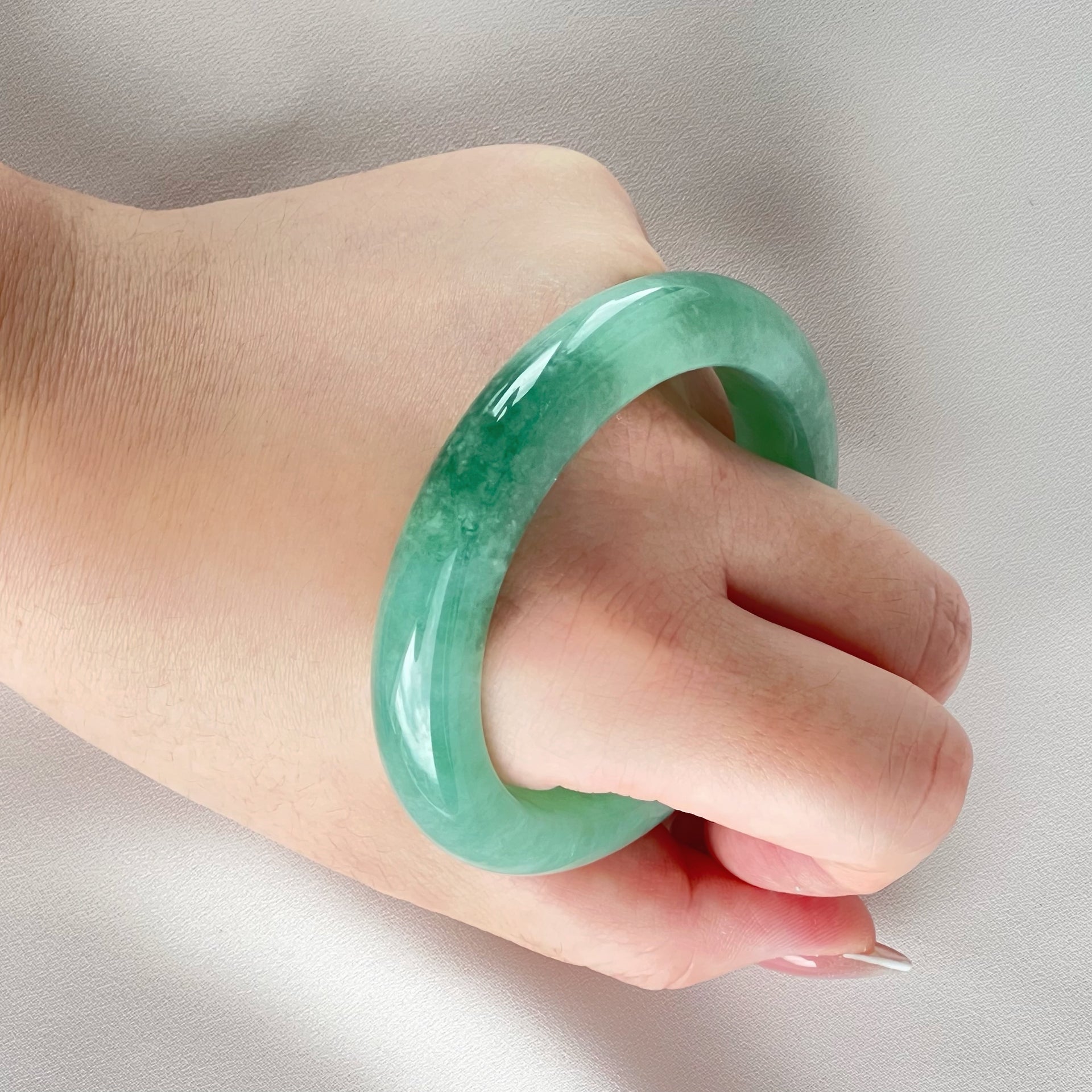 10455 55.0mm Full Bright Green Jadeite Bangle