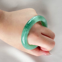 Load image into Gallery viewer, 10455 55.0mm Full Bright Green Jadeite Bangle
