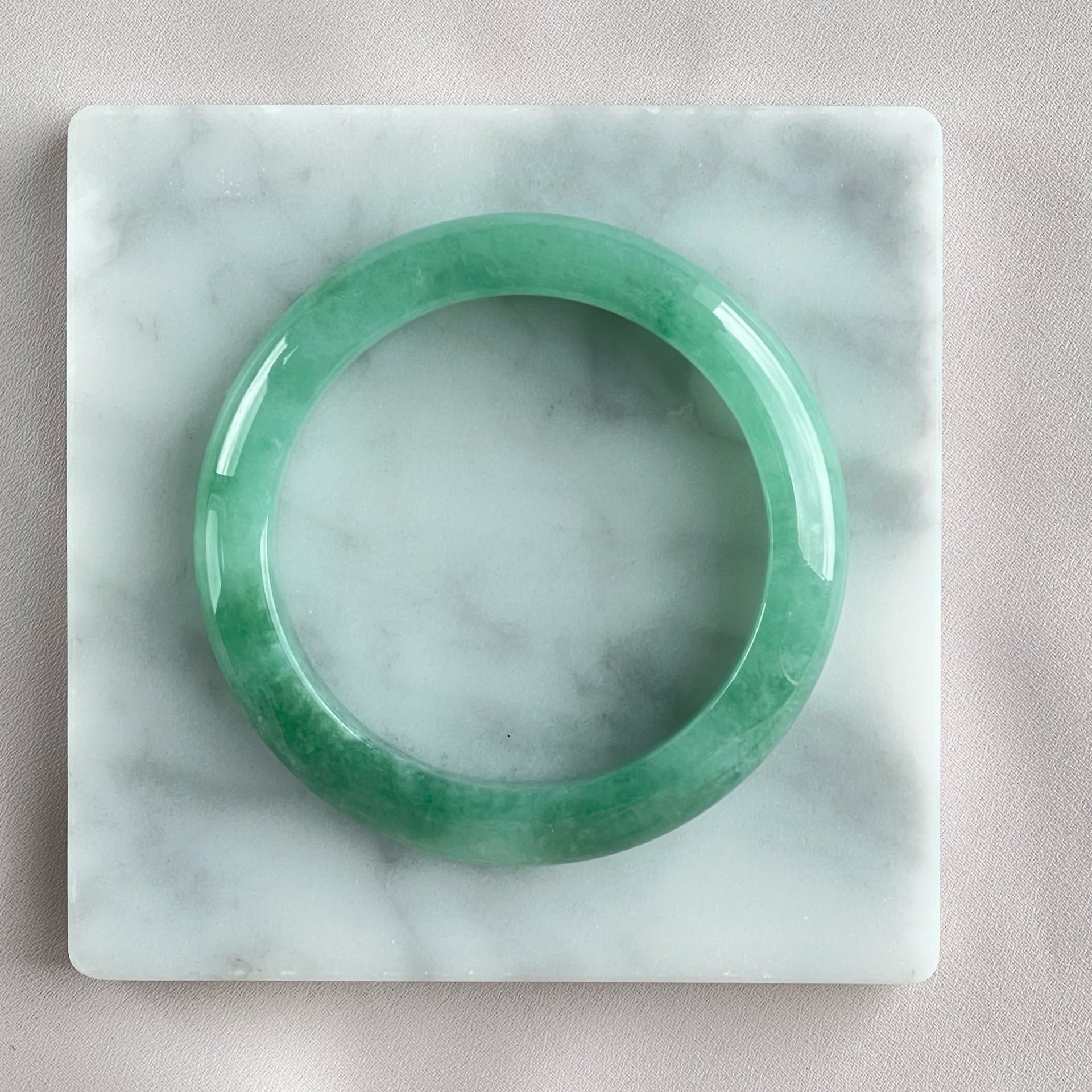 10455 55.0mm Full Bright Green Jadeite Bangle