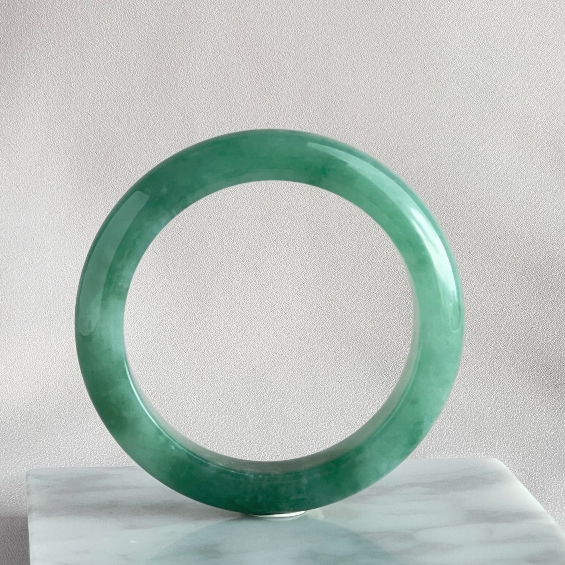 10455 55.0mm Full Bright Green Jadeite Bangle