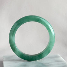 Load image into Gallery viewer, 10455 55.0mm Full Bright Green Jadeite Bangle
