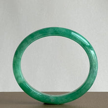 Load image into Gallery viewer, 111853 53.8mm Oval Full Bright Green Jadeite Bangle

