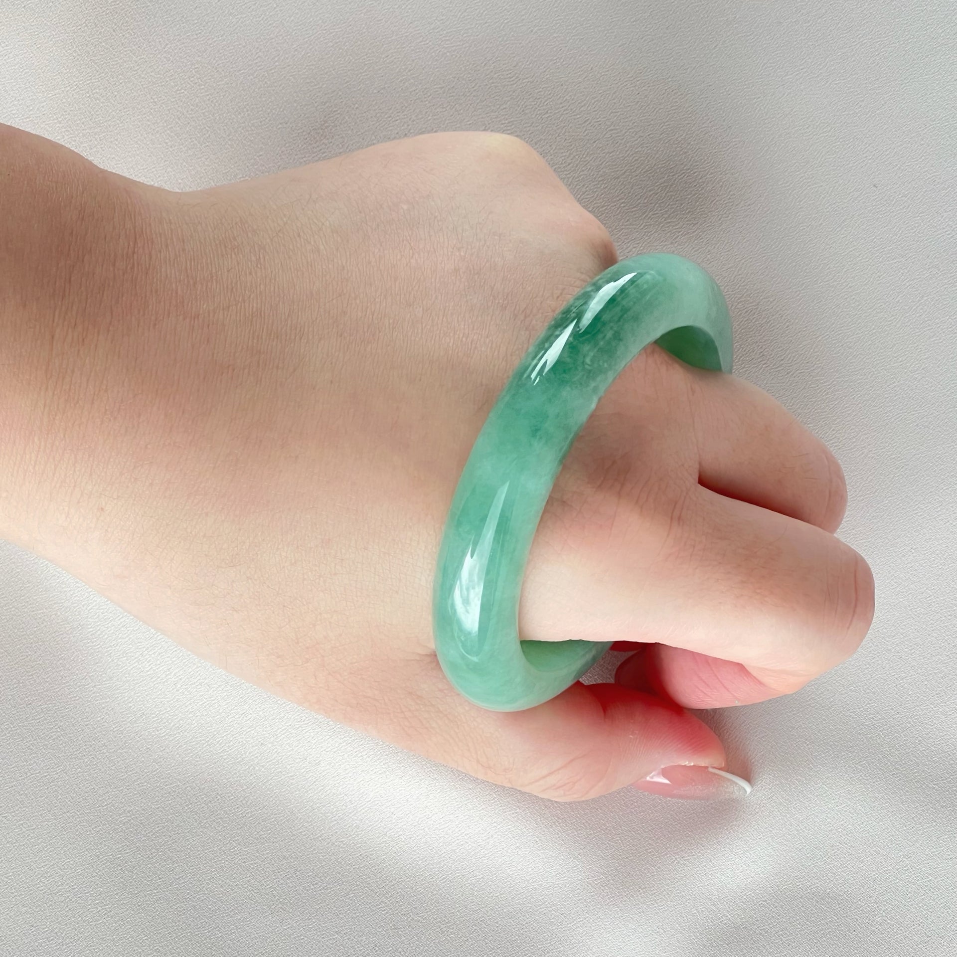 10455 55.0mm Full Bright Green Jadeite Bangle