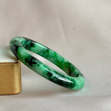 Load image into Gallery viewer, 102653 53.2mm Intense Green Oval Jadeite Bangle
