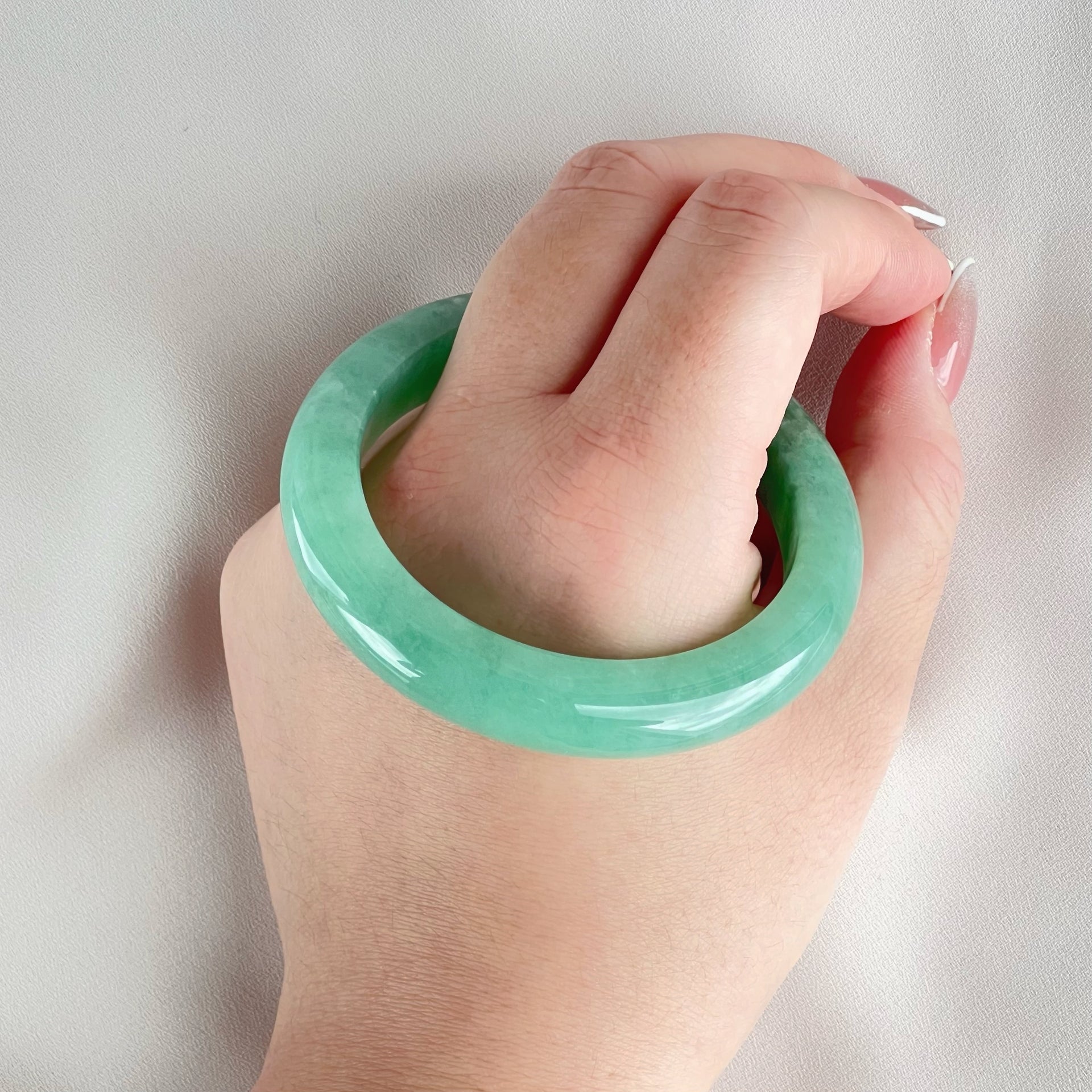 10455 55.0mm Full Bright Green Jadeite Bangle