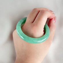 Load image into Gallery viewer, 10455 55.0mm Full Bright Green Jadeite Bangle
