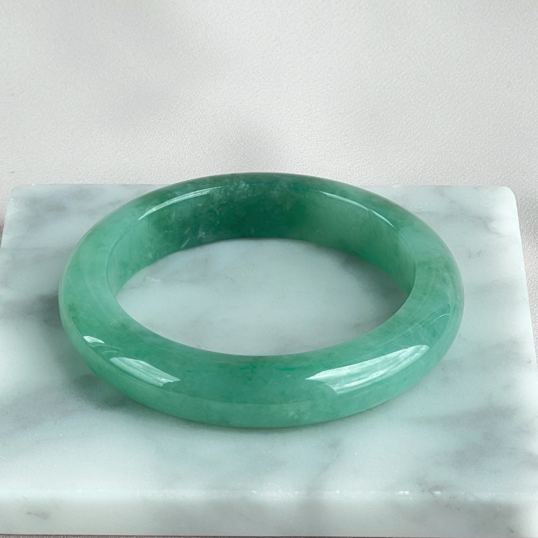 10455 55.0mm Full Bright Green Jadeite Bangle
