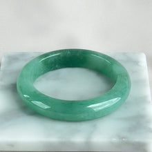 Load image into Gallery viewer, 10455 55.0mm Full Bright Green Jadeite Bangle

