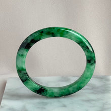 Load image into Gallery viewer, 102653 53.2mm Intense Green Oval Jadeite Bangle
