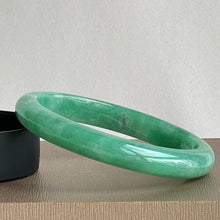 Load image into Gallery viewer, 111853 53.8mm Oval Full Bright Green Jadeite Bangle
