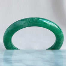 Load image into Gallery viewer, 41857 57.0mm Full Intense Bright Green Rounded Jadeite Bangle
