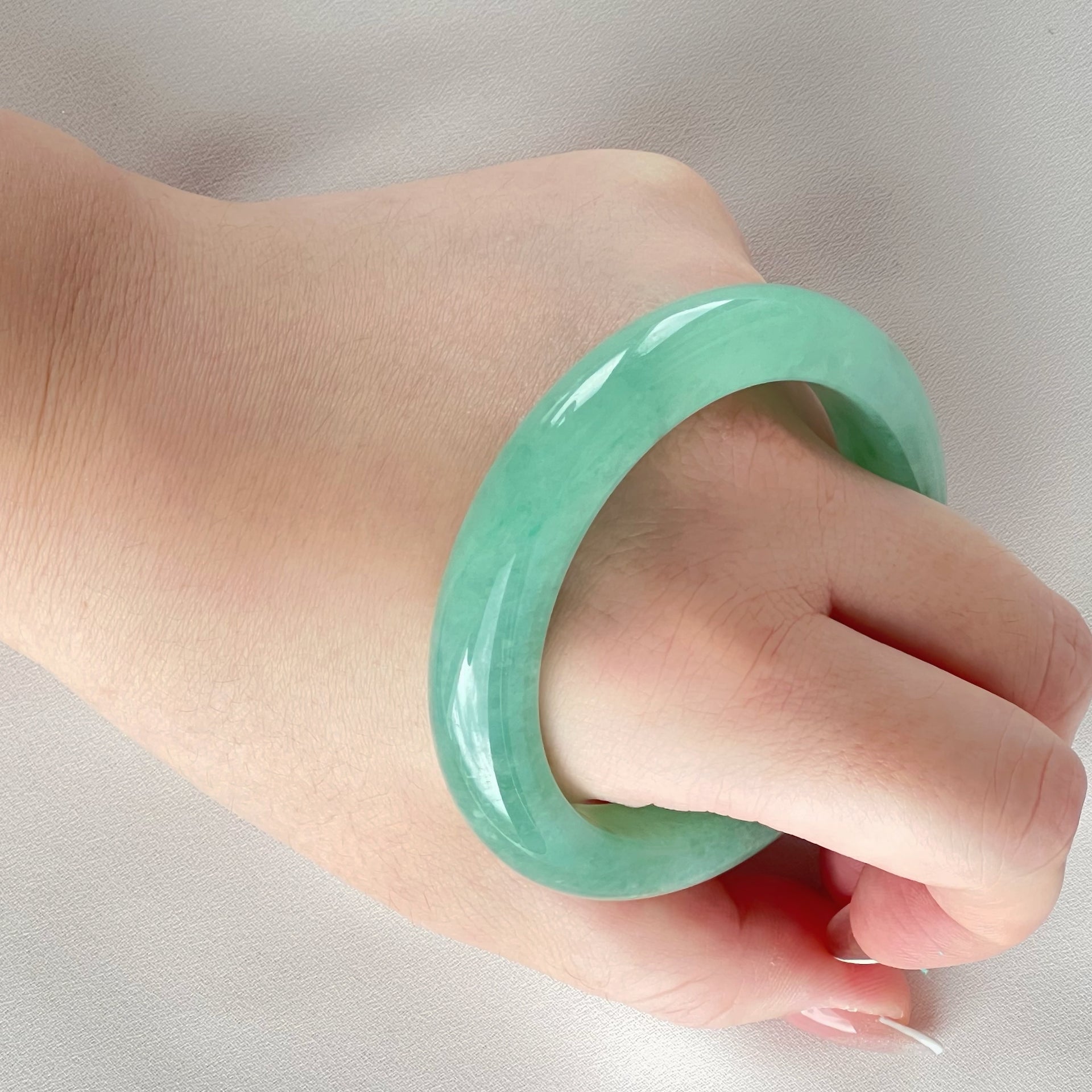 10455 55.0mm Full Bright Green Jadeite Bangle