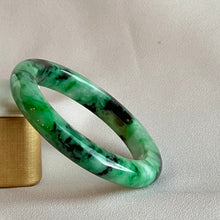 Load image into Gallery viewer, 102653 53.2mm Intense Green Oval Jadeite Bangle

