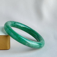 Load image into Gallery viewer, 41857 57.0mm Full Intense Bright Green Rounded Jadeite Bangle
