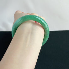 Load image into Gallery viewer, 41857 57.0mm Full Intense Bright Green Rounded Jadeite Bangle
