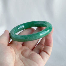 Load image into Gallery viewer, 41857 57.0mm Full Intense Bright Green Rounded Jadeite Bangle
