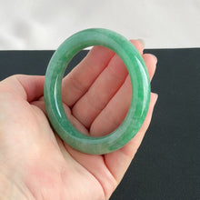 Load image into Gallery viewer, 41857 57.0mm Full Intense Bright Green Rounded Jadeite Bangle
