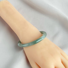 Load image into Gallery viewer, 42055 55.5mm Highly Translucent Light Grape Green Jadeite Bangle
